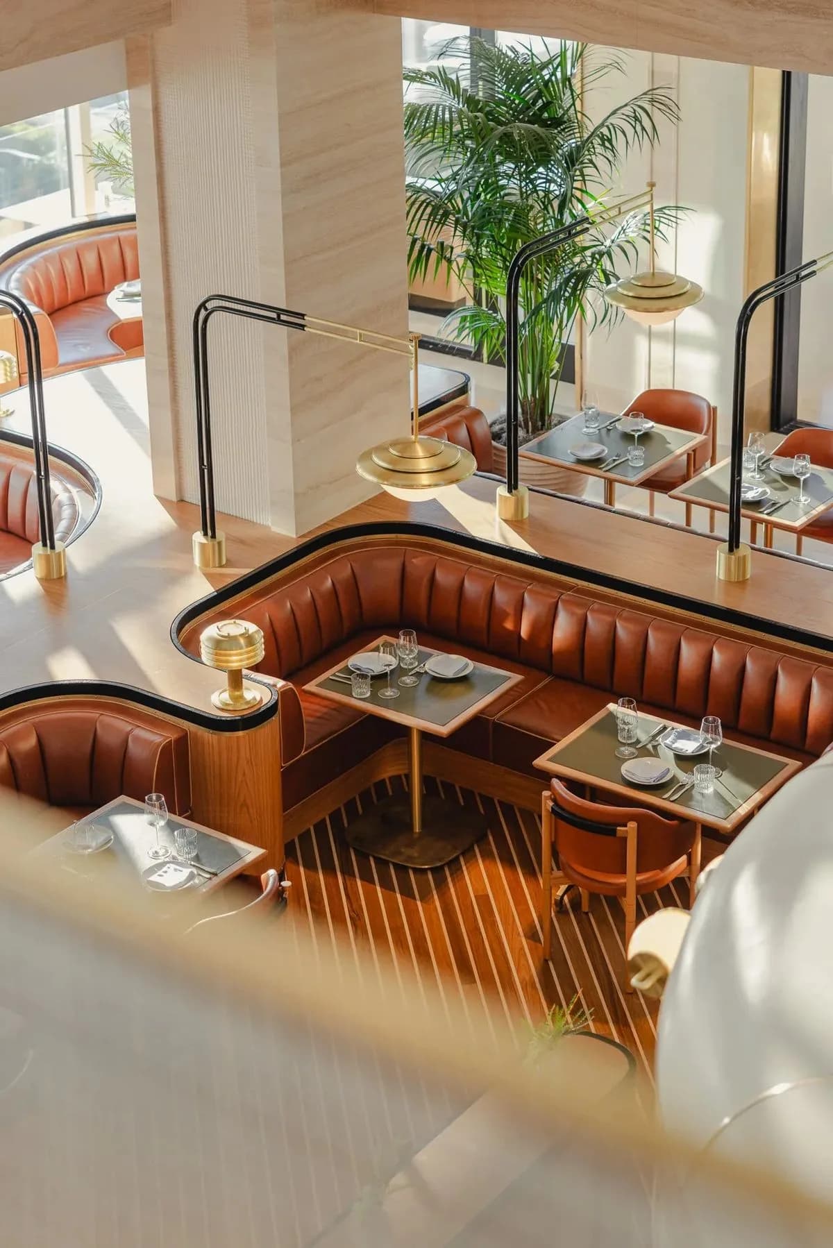Otel ve restoran projeleri için atmosfer odaklı AI hero görseli